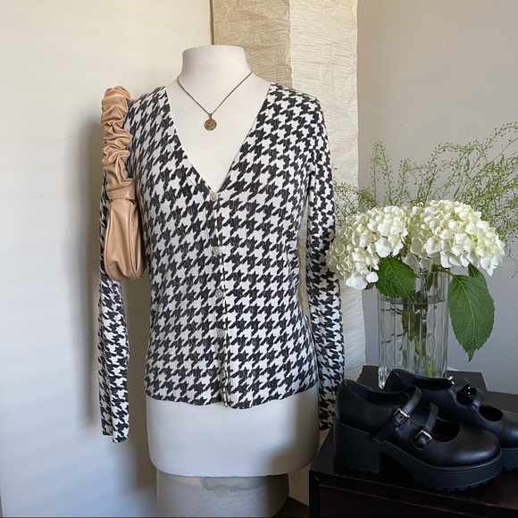 Houndstooth Tight Cardigan - Picture 13 of 13